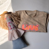 ست لباس راحتی کودک دخترانه نخ پنبه نسکافهای | تیشرت و شلوارک بچگانه اقتصادی طرح Love خرگوش لیاکیدز